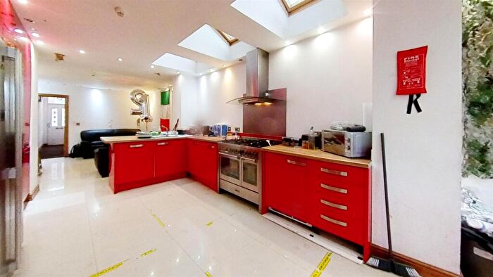 6 Bedroom House To Rent In Heeley Road, Selly Oak, Birmingham, West Midlands, B29