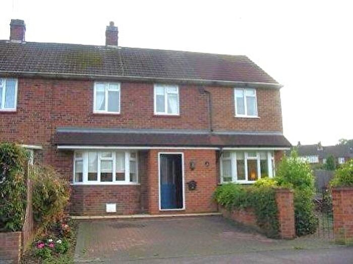 6 Bedroom Semi-Detached House For Sale In Little Green Lane, Chertsey, Surrey, KT16