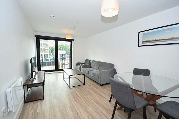 2 Bedroom Flat To Rent In Vauxhall, L3