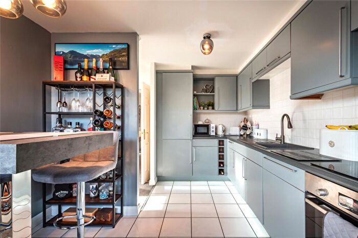 2 Bedroom Flat For Sale In Marshall Square, Southampton, Hampshire, SO15