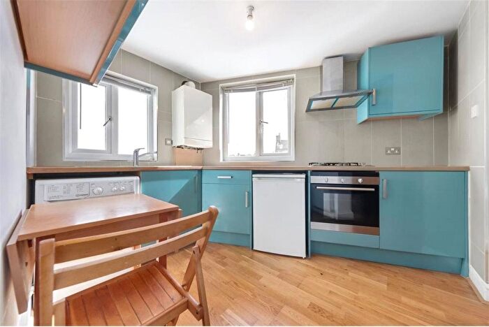 Studio To Rent In Askew Road, London, W12