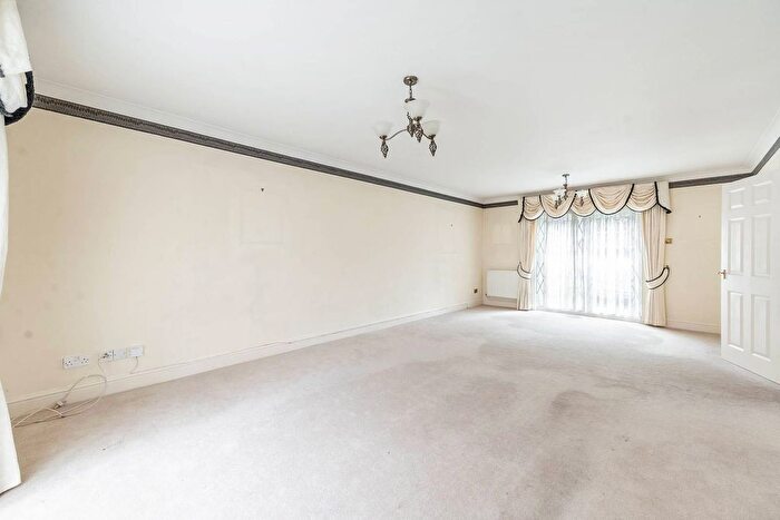 2 Bedroom Flat For Sale In High Street, Edgware, HA8