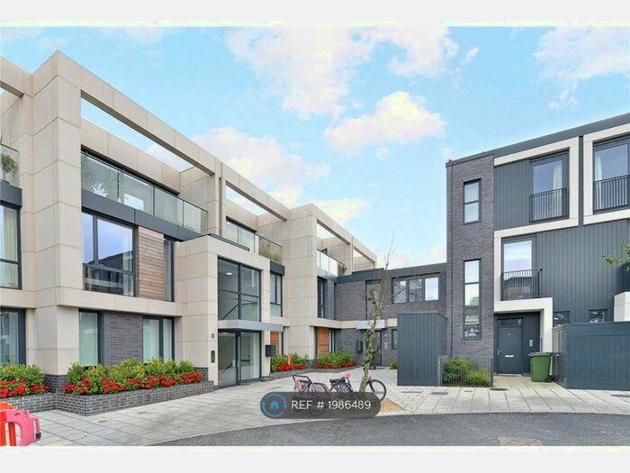 3 Bedroom Maisonette To Rent In Hawthorne Crescent, London, SE10