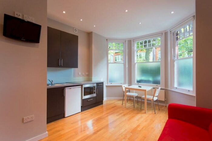 1 Bedroom Apartment To Rent In Kings Avenue, Muswell Hill, N10