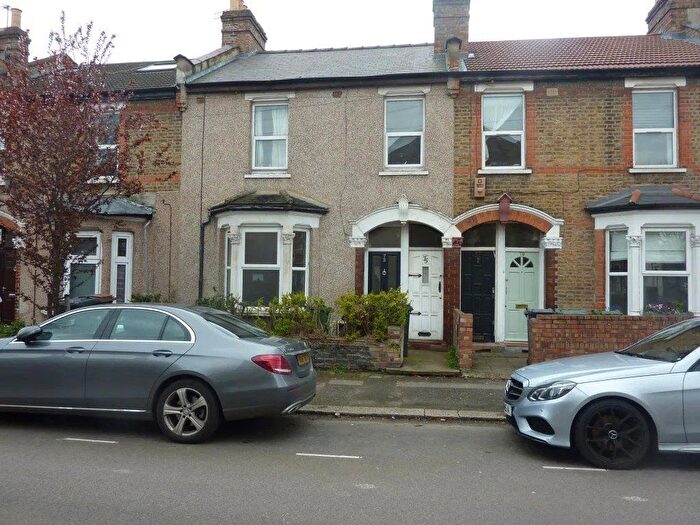 2 Bedroom Maisonette To Rent In Hove Avenue, London, E17