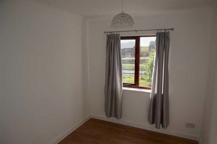 2 Bedroom Apartment To Rent In Mahon Court, Moodiesburn, G69