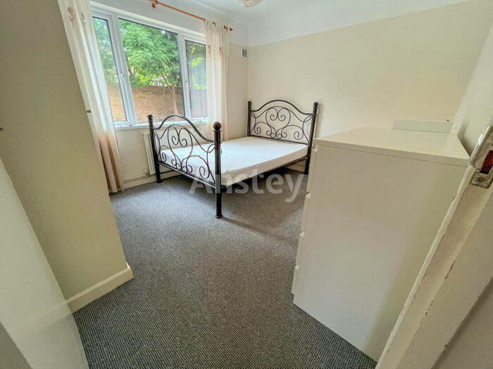 2 Bedroom Flat To Rent In Milton Road, Southampton, SO15