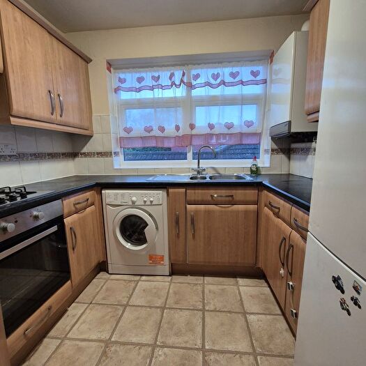 1 Bedroom Maisonette To Rent In Sinclair Road, Chingford, E4