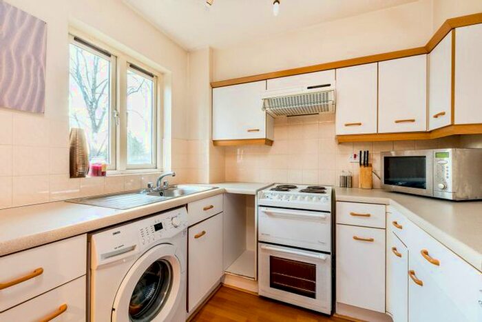 1 Bedroom Flat To Rent In Heathcote Road, St Margarets, Twickenham, TW1