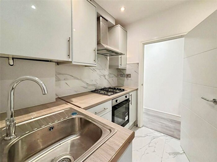 2 Bedroom Flat To Rent In Perham Road, Kensington, W14
