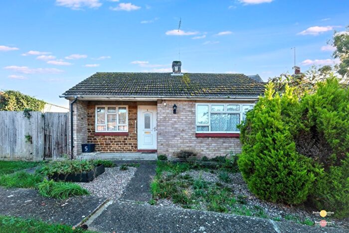 2 Bedroom Bungalow For Sale In Sunnyside, Wootton, Northampton, Northamptonshire, NN4