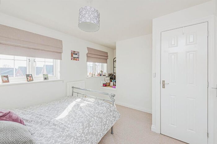 3 Bedroom End Of Terrace House For Sale In Campion Gardens, Birmingham, B24