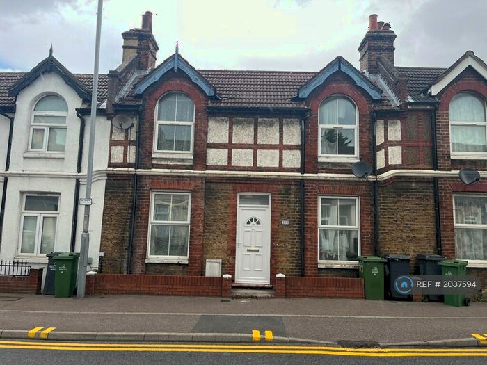 2 Bedroom Terraced House To Rent In Forest Road, Walthamstow, E17
