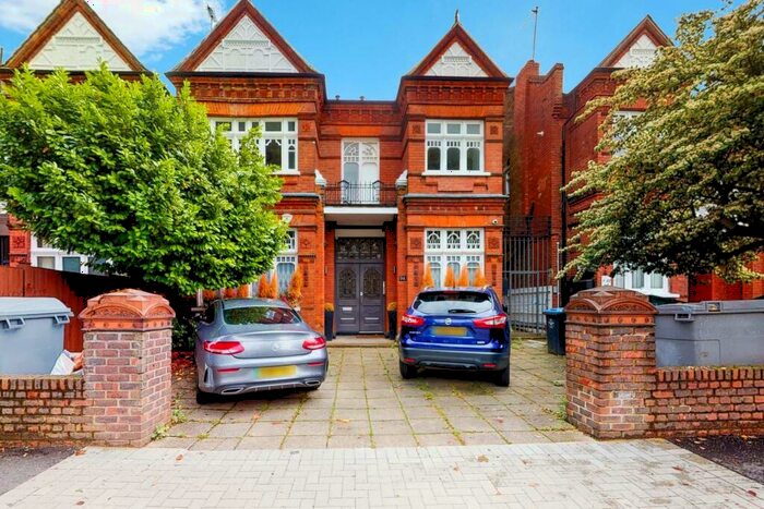2 Bedroom Flat To Rent In Brondesbury Road, Queens Park, London, NW6