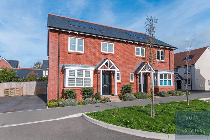 3 Bedroom Semi-Detached House For Sale In Carrick Mill, Topsham, EX3