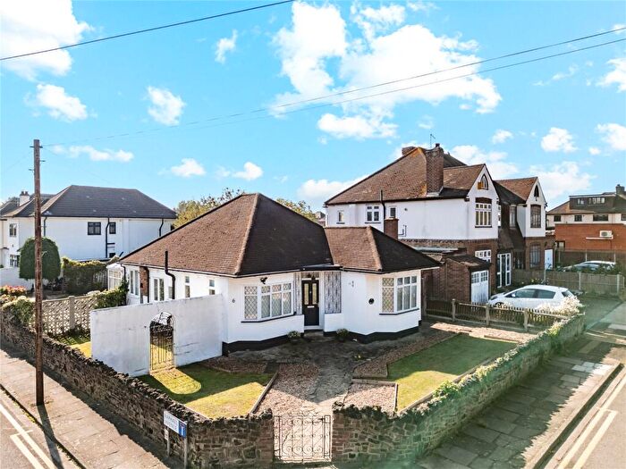 2 Bedroom Bungalow For Sale In Parkland Avenue, Romford, RM1