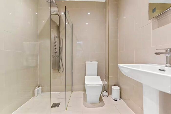 1 Bedroom Flat To Rent In Kennington Lane, London, SE11