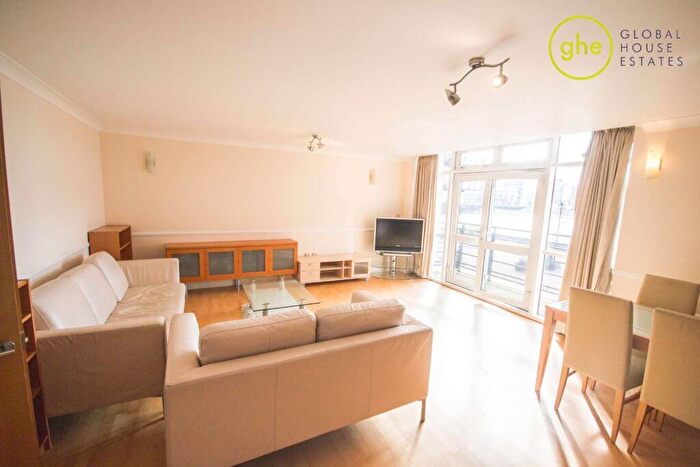 2 Bedroom Flat To Rent In Langbourne Place, Isle Of Dogs, London, E14