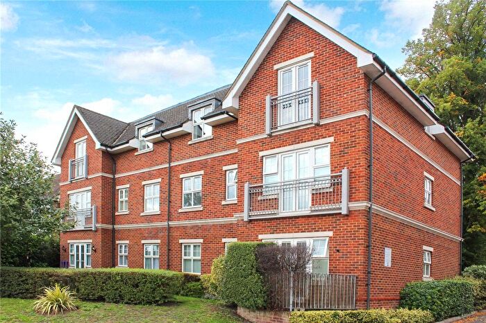 2 Bedroom Flat To Rent In Bramshott Place, Fleet, Hampshire, GU51