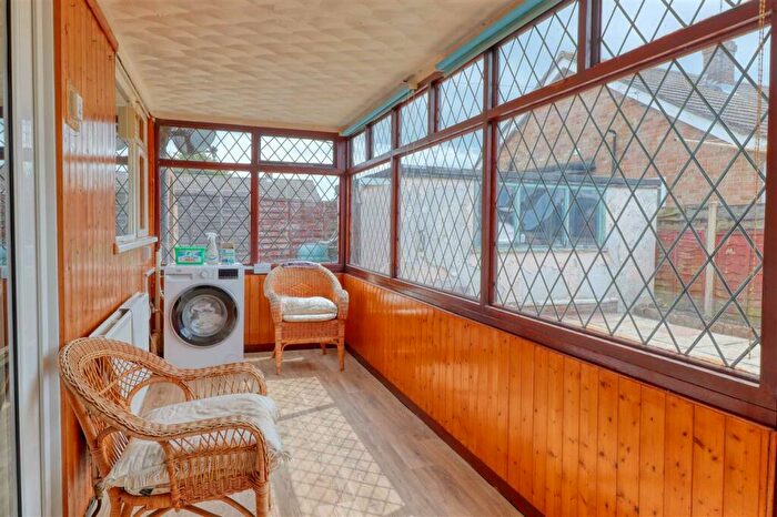 2 Bedroom Bungalow For Sale In Drakes Approach, Clacton On Sea, CO15