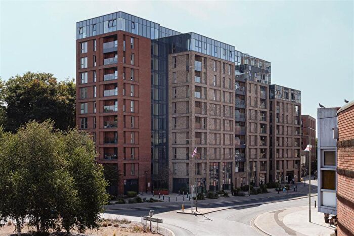 1 Bedroom Apartment For Sale In Marketfield Way, Redhill, RH1