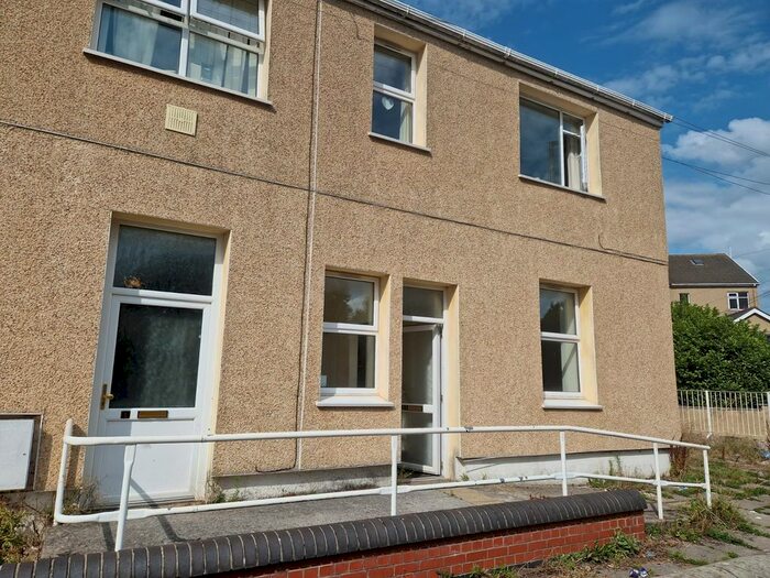 Studio To Rent In Great Western Crescent, Llanelli, SA15