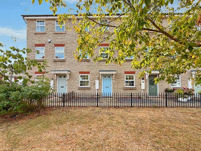 4 Bedroom Town House For Sale In Middle Meadow, Shireoaks, Worksop, S81
