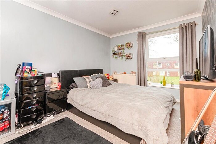 3 Bedroom End Terrace House For Sale In Foxbury, New Ash Green, Longfield, Kent, DA3