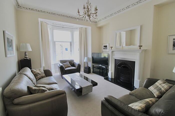 3 Bedroom Flat To Rent In Blenheim Place, Top Floor, AB25