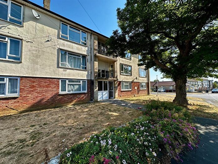 2 Bedroom Flat To Rent In Dickens Avenue, Corsham, SN13