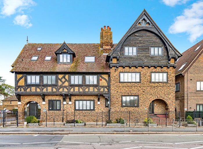 1 Bedroom Flat For Sale In High Street, Bushey, WD23