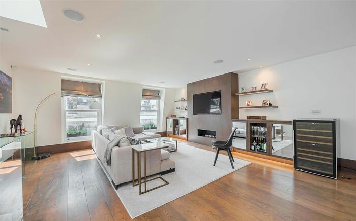 2 Bedroom Flat To Rent In Collingham Place, London, SW5