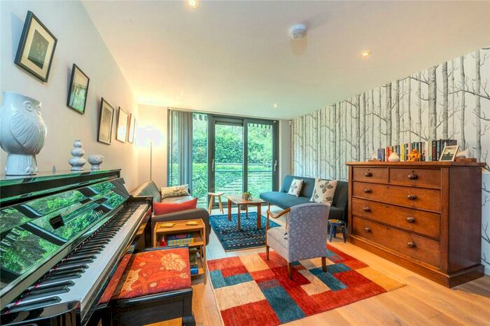 1 Bedroom Flat To Rent In Blackthorn Avenue, Islington, London, N7