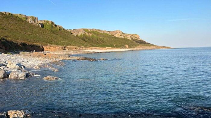 2 Bedroom Caravan For Sale In Oxwich, Swansea, SA3