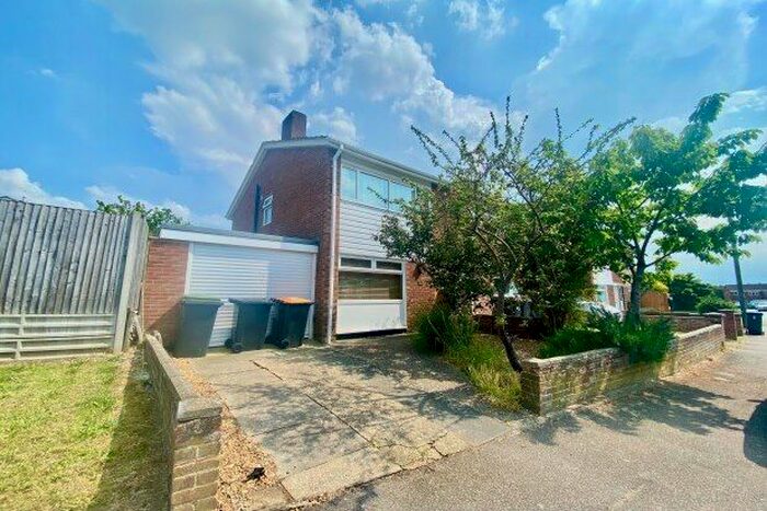 3 Bedroom Semi-Detached House To Rent In Bents Close, Bedford, MK41