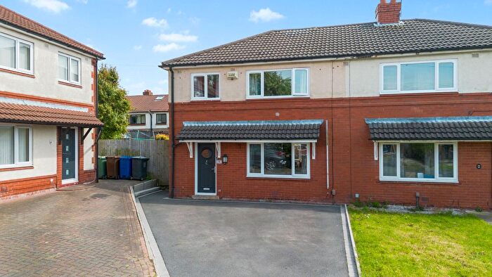 3 Bedroom Semi-Detached House For Sale In Dene Grove, Leigh, WN7