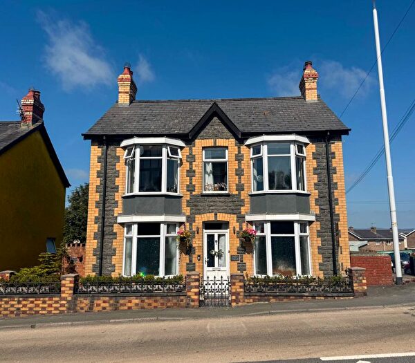 4 Bedroom Detached House For Sale In Southgate, Aberystwyth, SY23