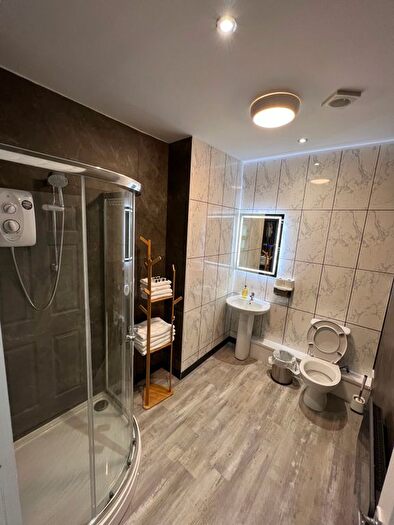 3 Bedroom Flat To Rent In Mumbles Road, Swansea, SA1