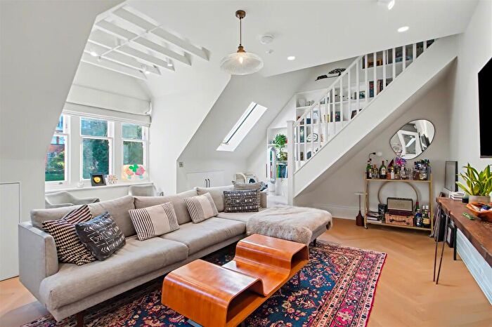 3 Bedroom Apartment To Rent In Netherhall Gardens, Hampstead, London, NW3