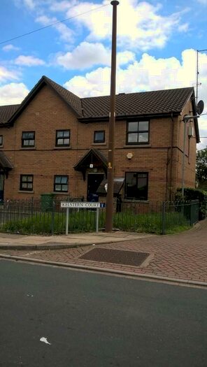 2 Bedroom Flat To Rent In Kelstern Court, Grimsby, Lincolnshire, DN34