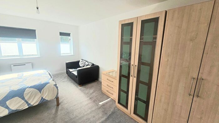 2 Bedroom Flat To Rent In Burton Road, Manchester, M20