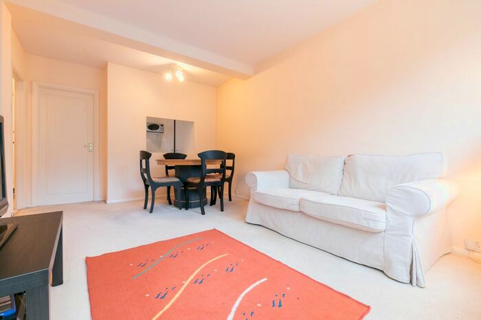 1 Bedroom Flat To Rent In Rockley Court, Shepherds Bush, London, W14