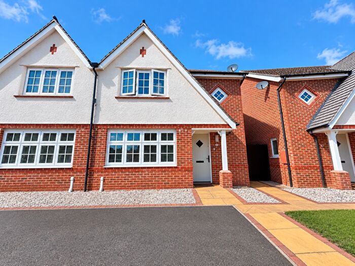 3 Bedroom Semi-Detached House For Sale In Elizabeth Close, Countesthorpe, Leicester, LE8