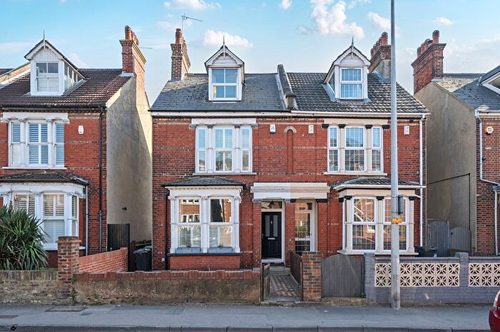 3 Bedroom Terraced House To Rent In Old Road West, Gravesend, DA11