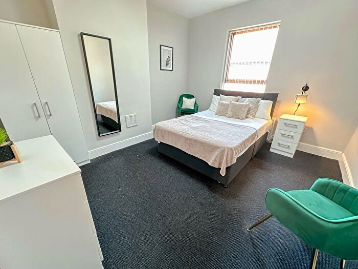 1 Bedroom House To Rent In Clapham Road (Room ), L4