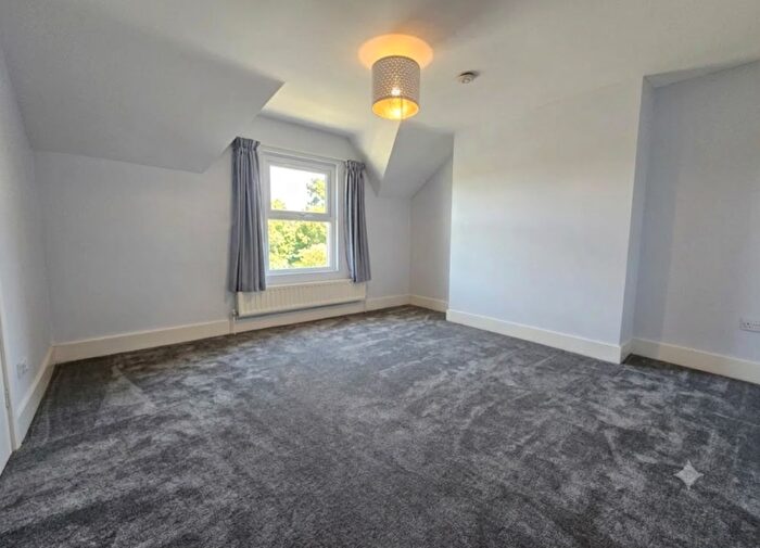1 Bedroom Flat To Rent In Ferry Road, Teddington, TW11