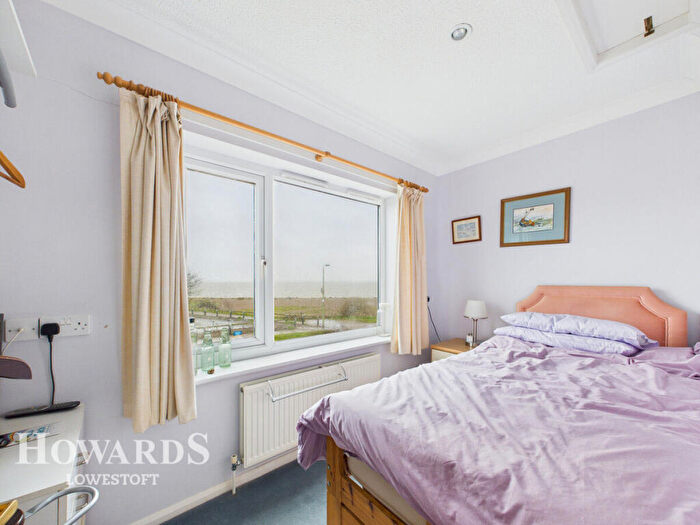 4 Bedroom End Of Terrace House For Sale In Sea View Walk, Pakefield, NR33
