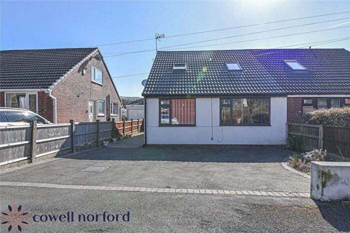 3 Bedroom Bungalow For Sale In Piethorne Close, Newhey, Rochdale, Greater Manchester, OL16