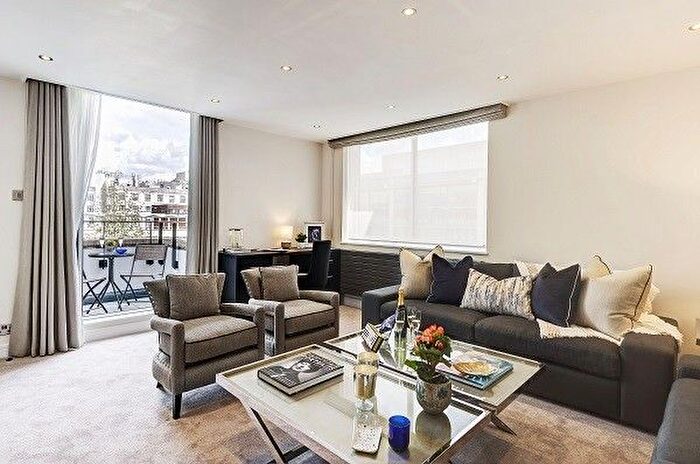 3 Bedroom Flat To Rent In Edbury Street, London, SW1W