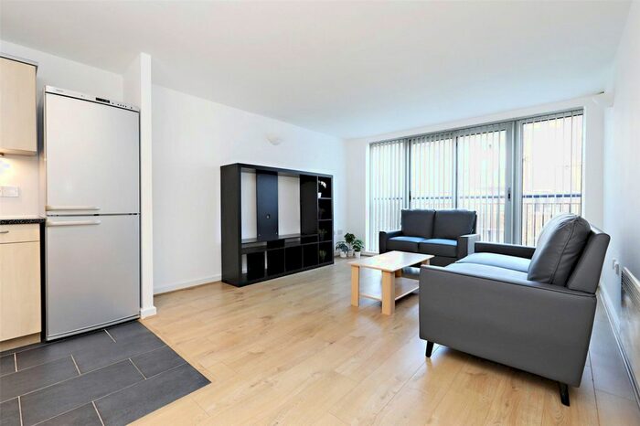 2 Bedroom Flat To Rent In Bowling Green Place, London, SE1